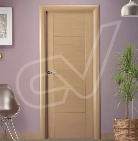 Puerta de madera clara con molduras verticales sobre pared lila