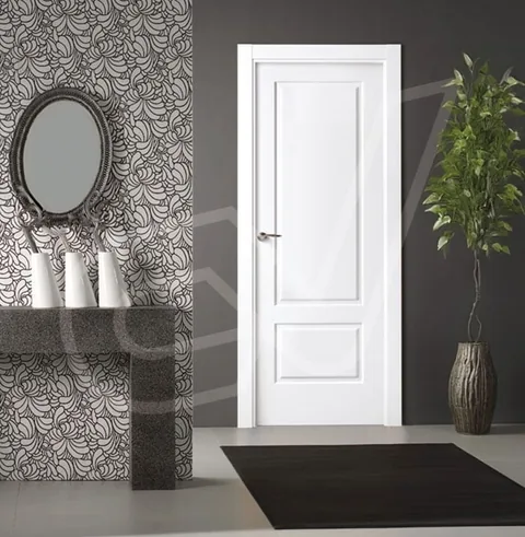 Puerta blanca de plafones junto a un espejo redondo